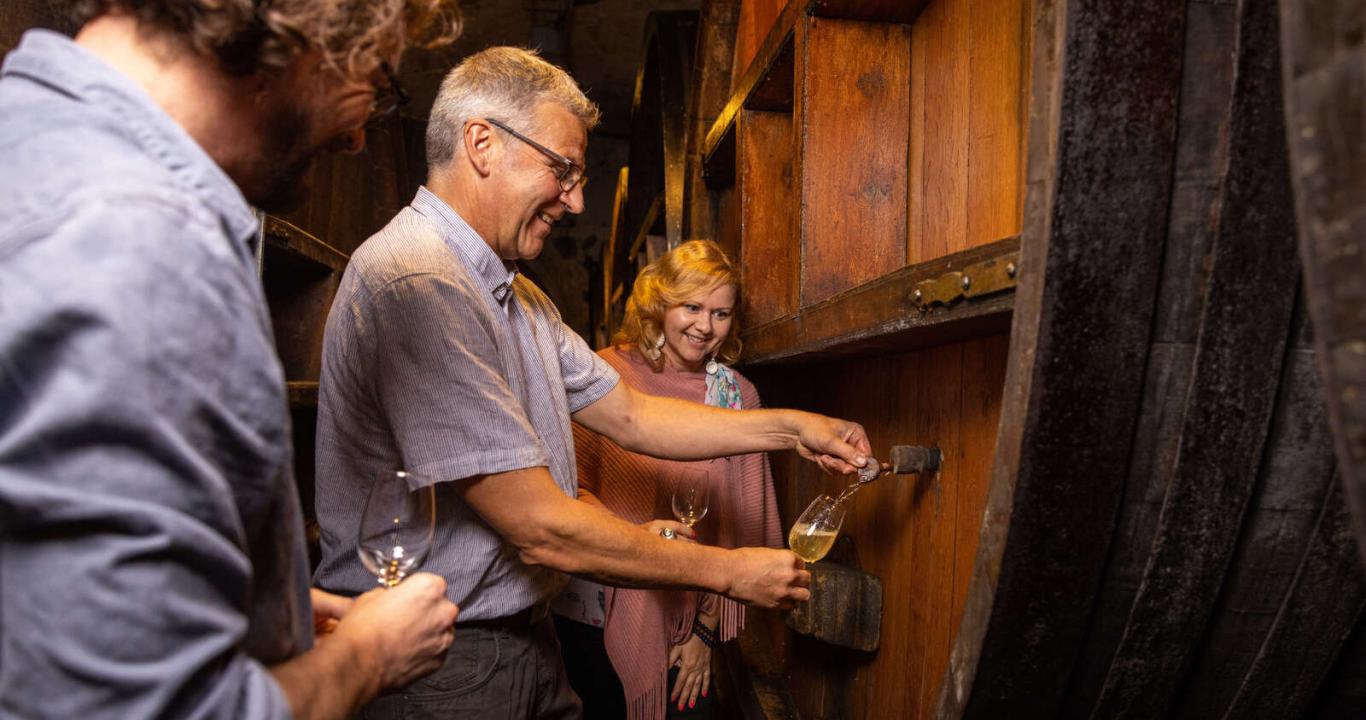 Dégustation de vin d'Alsace au tonneau au domaine Kuehn