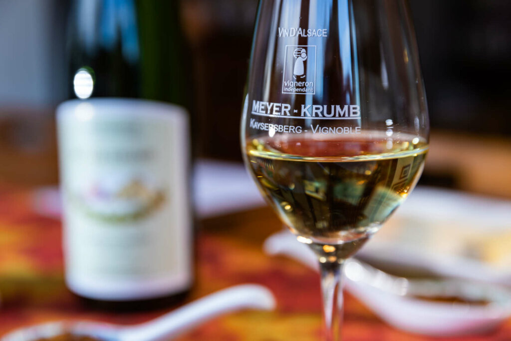 Eine Wein- und Käseverkostung im privaten Weinkeller des Winzers Eine Wein- und Käseverkostung im privaten Weinkeller des Winzers